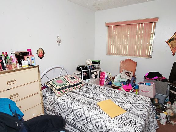 5th image of 2620 NE 205th Street