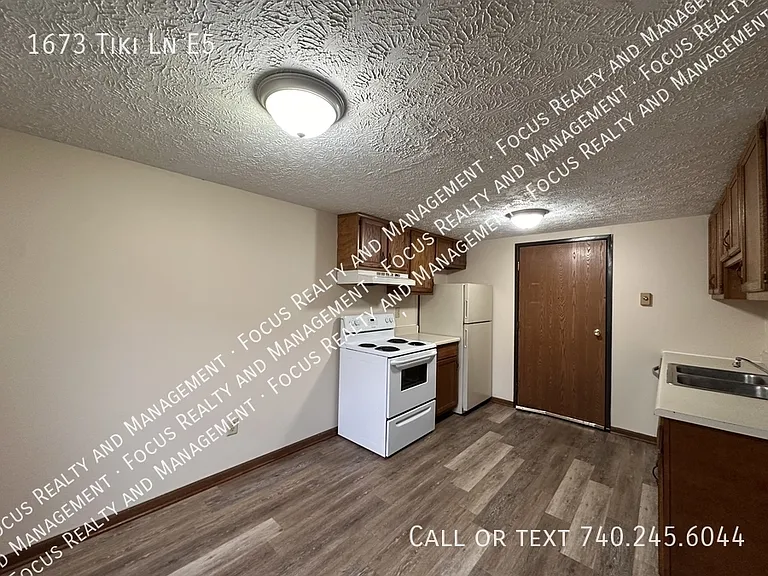 1673 Tiki Ln #E5 — Photo 2