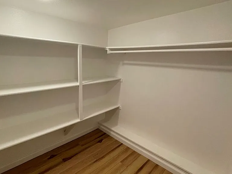 709 Cowdin Dr — Photo 5