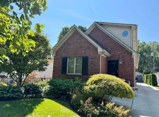 547 Neff Rd, Grosse Pointe, MI 48230