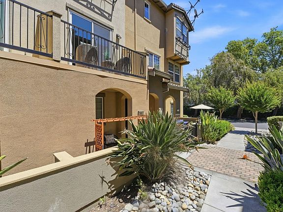 4th image of 566 Almaden Walk Loop