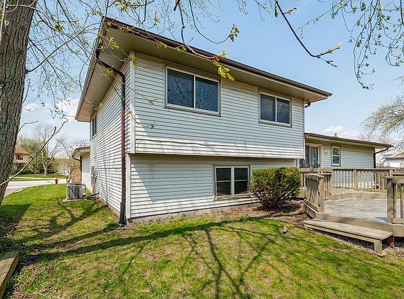 2nd image of 22517 Latonia Ln