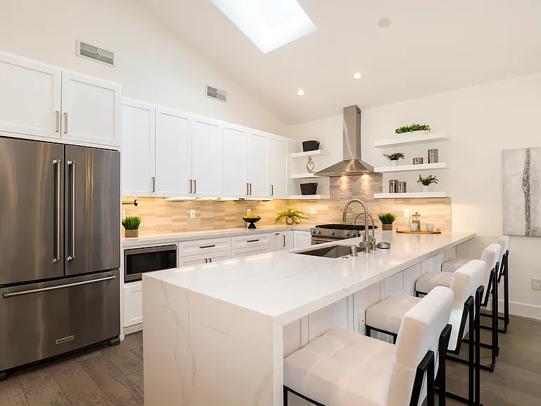 15122 Morrison St — Photo 15