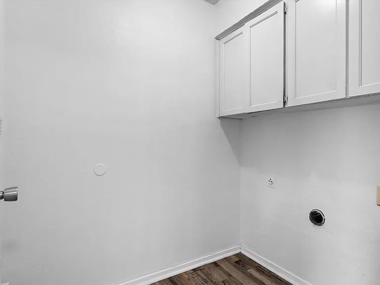 2207 Chase Ct — Photo 3