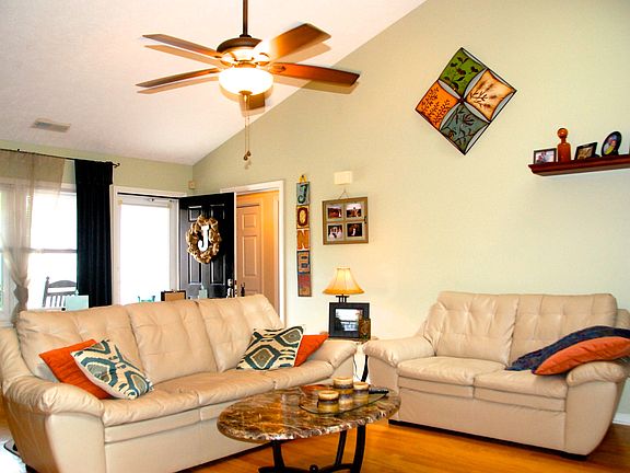 3rd image of 409 Chattooga Place Dr