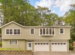 335 Elmira Trl, Hopatcong Boro, NJ 07843