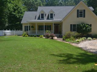 504 Steamboat Ln, Hartfield, VA 23071