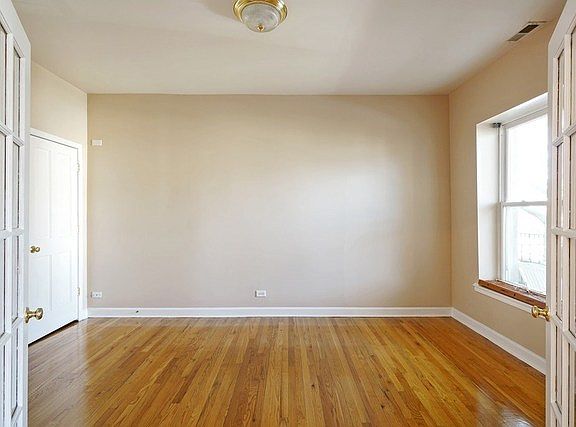 4th image of 4355 S Greenwood Ave APT 2