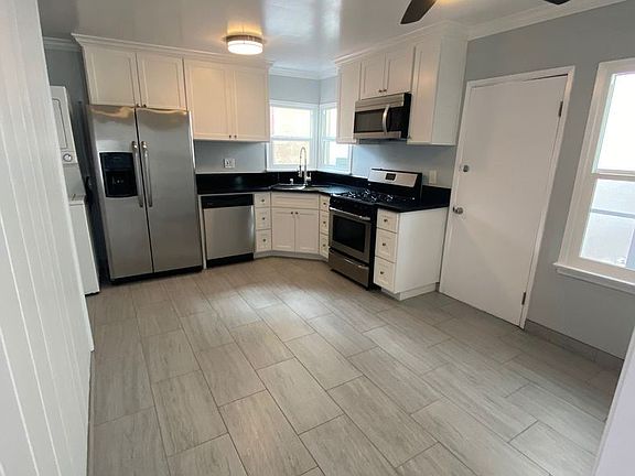 2nd image of 1014 Sunset Dr