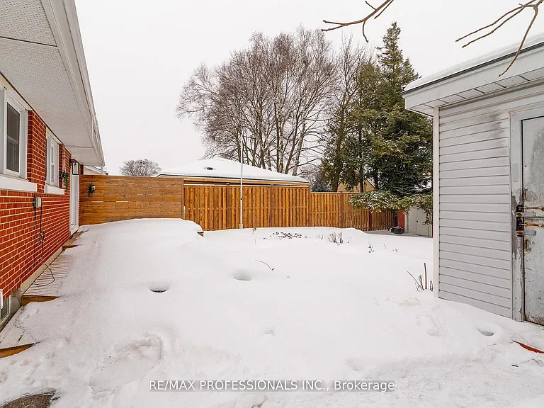 139 Byron Ave #LOWER — Photo 17