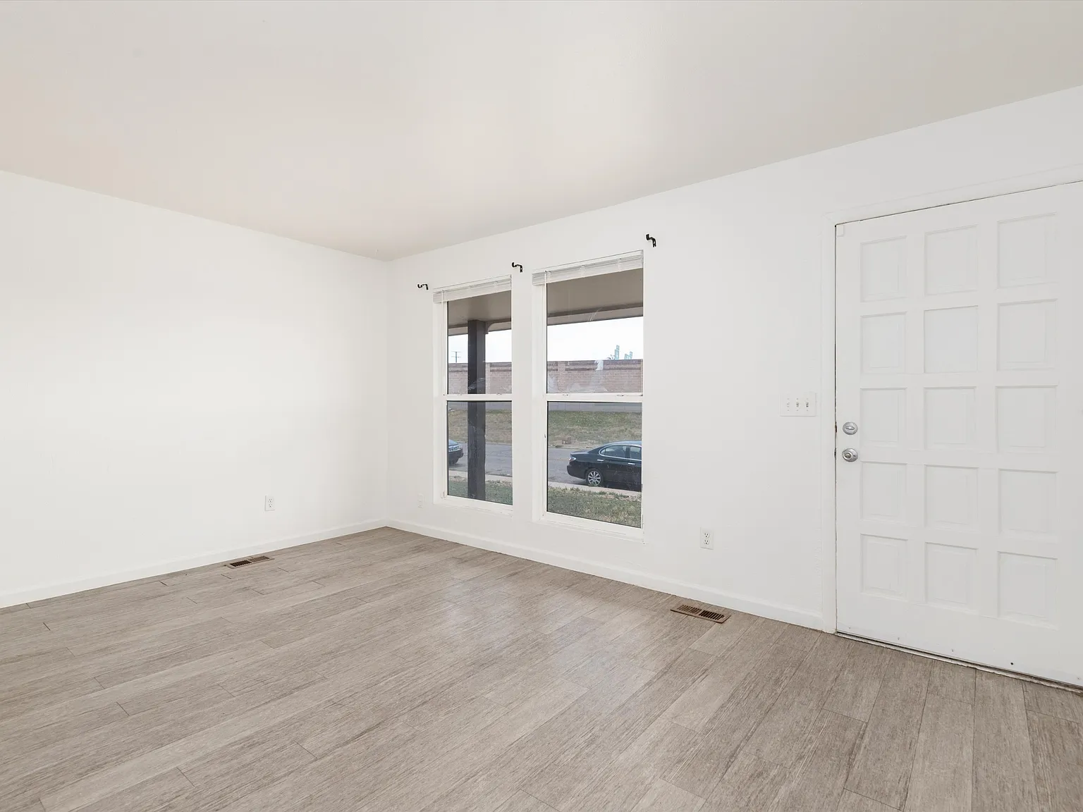 2280 Billings St - - — Photo 3