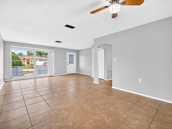 4th image of 8053 Colrain Dr
