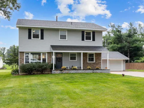 745 Eastview Dr, Robins, IA 52328