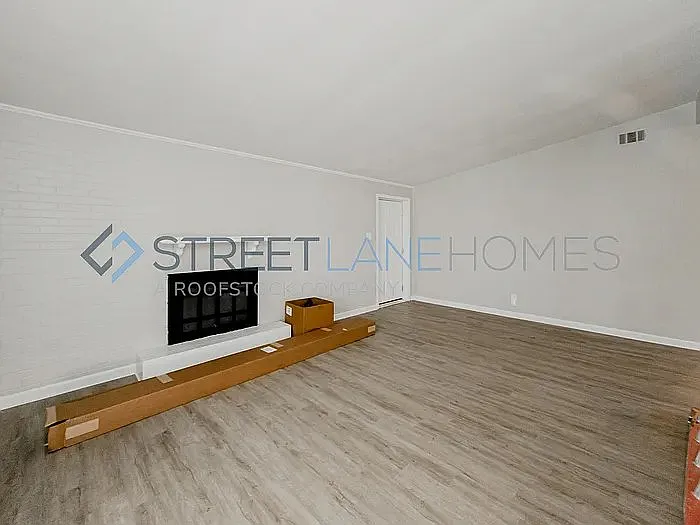 3 bed, 1.5 bath, 1332 sqft, $1,420 — Photo 4