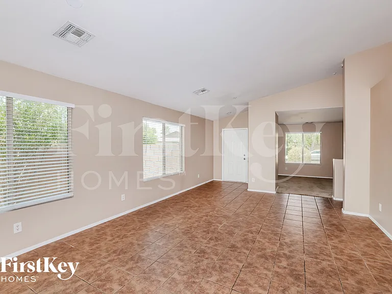 11329 W Harrison St — Photo 4