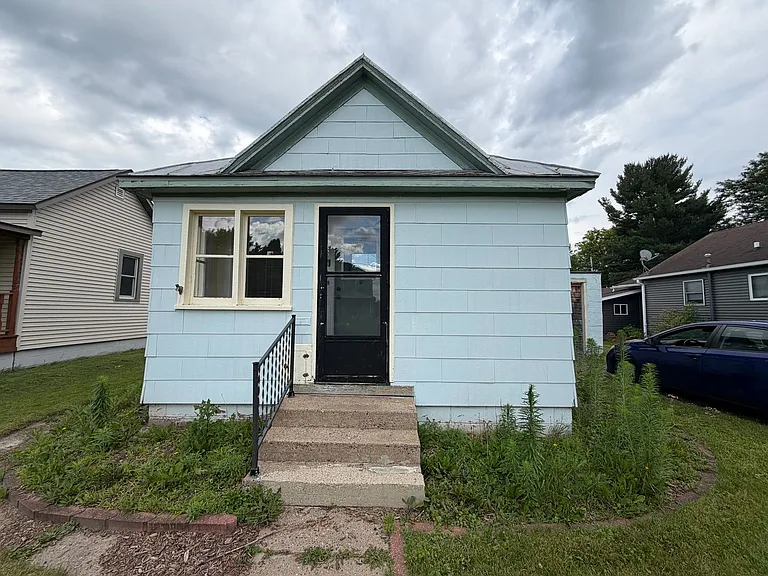 1626 Stoughton Ave — Photo 8