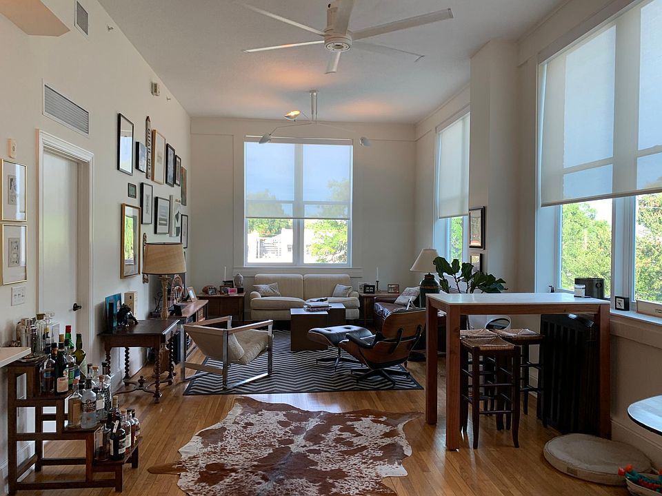 1st image of 2525 College St #1000