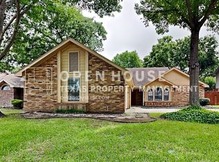 508 Holliday Ln, Euless, TX 76039