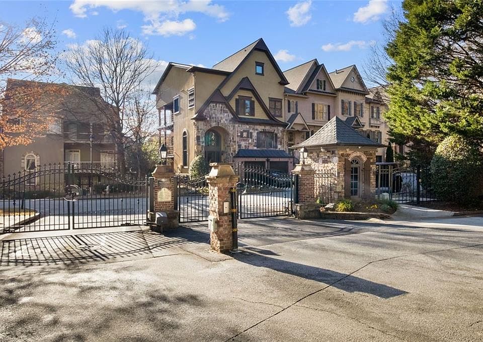 1st image of 1918 Saxon Valley Cir NE