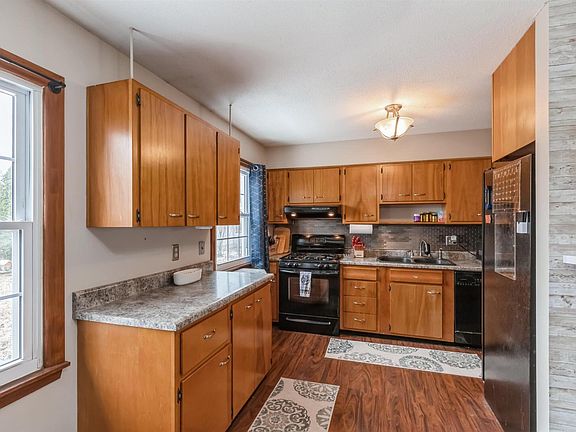 5th image of 2337 N Birchwood Ave
