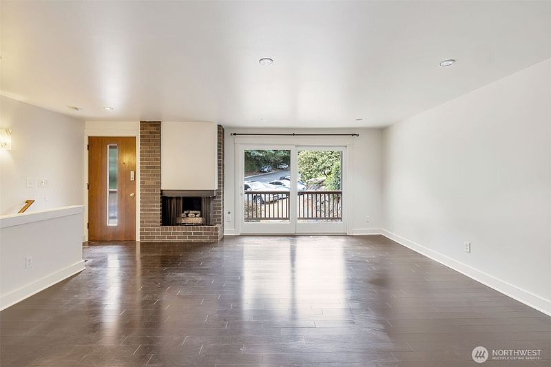 5th image of 17120 NE 2nd Place