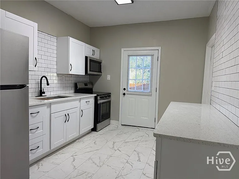 728 W 39th St — Photo 10