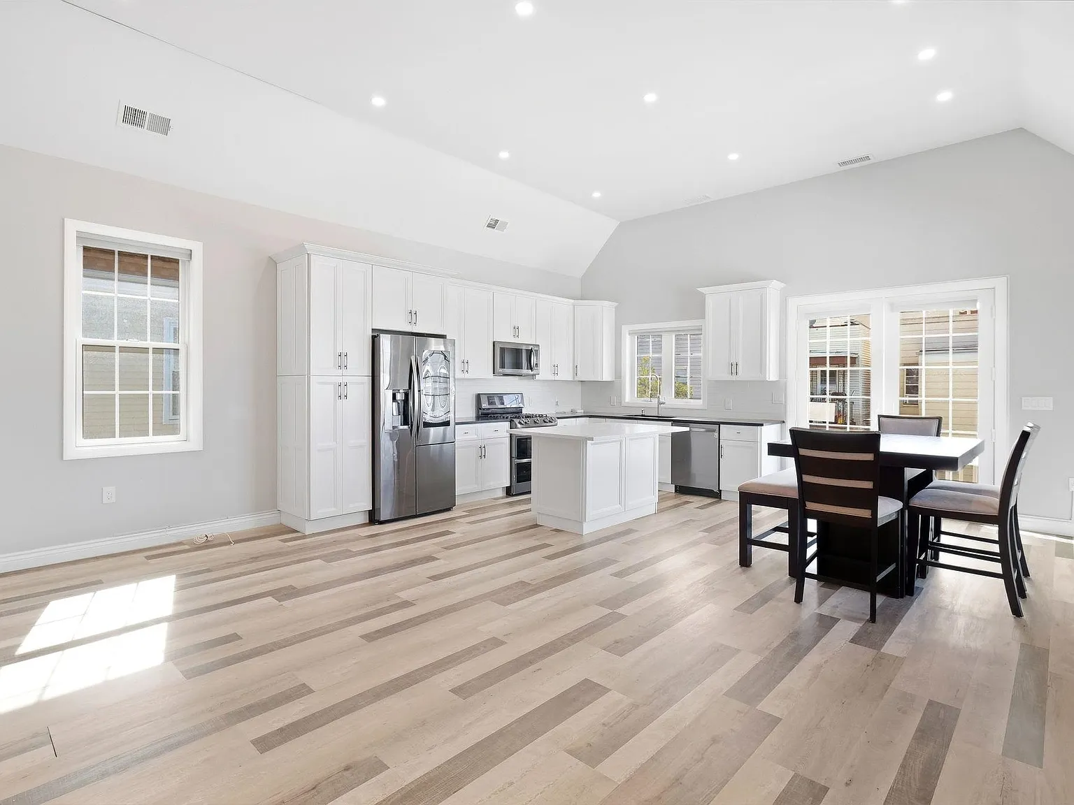 2 bed, 1.5 bath, $2,600 — Photo 4