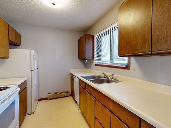 5th image of 823 Burnett Ave #5