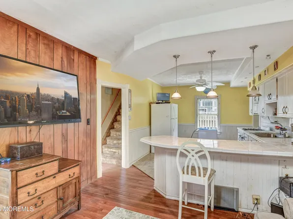 43 Center Avenue, Leonardo, NJ 07737