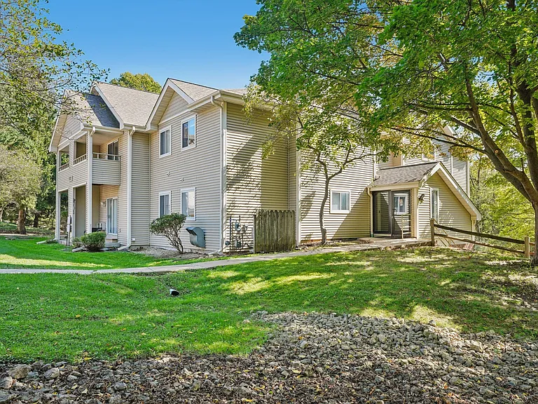 Discover quality apartment living with well-maintained buildings and lush green lawns, professionally operated by Highlands Vista Group.