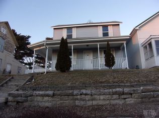 910 Spring St, Burlington, IA 52601