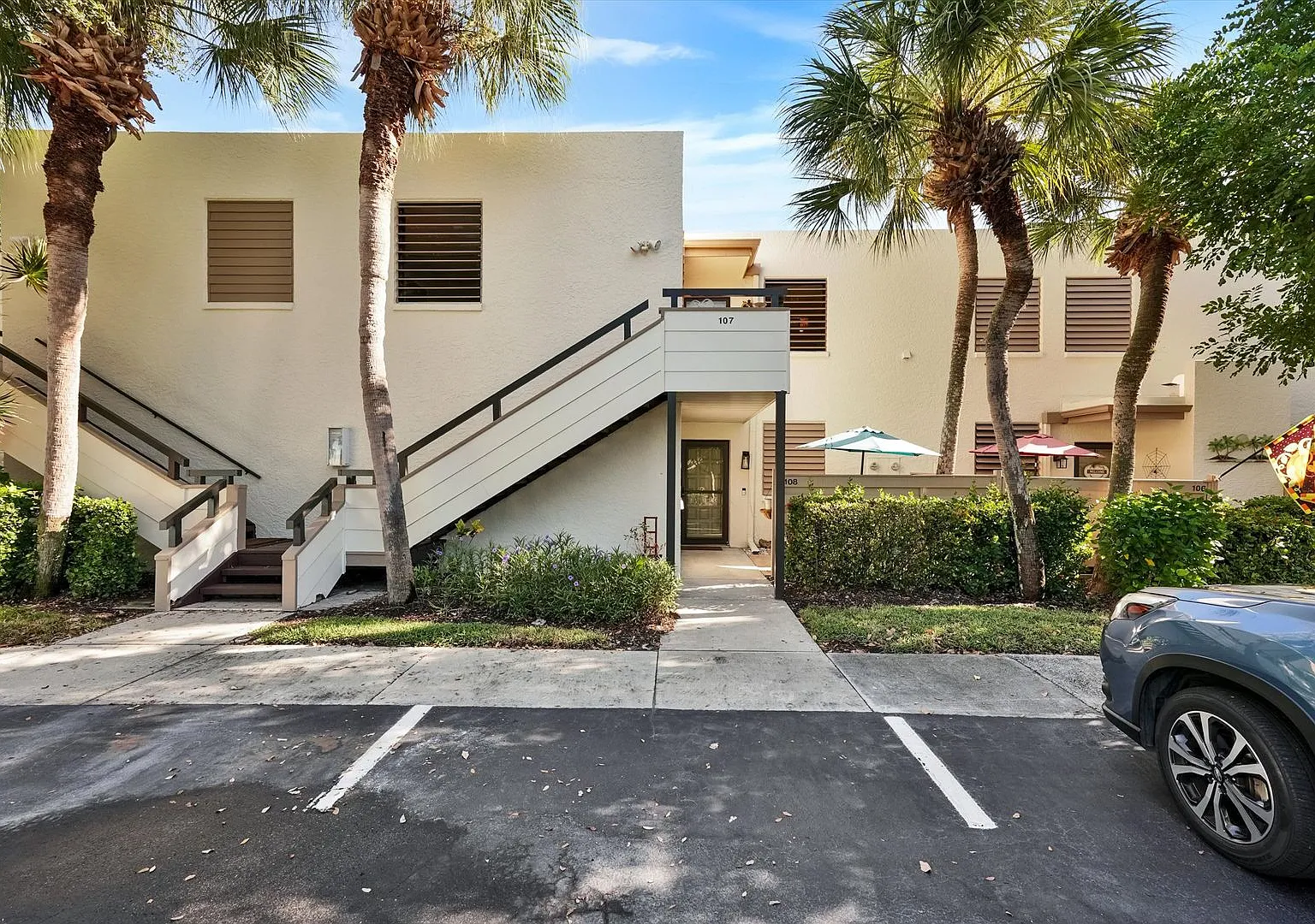 Modern 2BR/2BA Oasis with Serene Pond Views in Wildewood Springs, Bradenton! — Photo 2