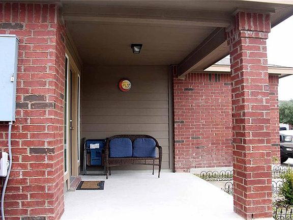 4th image of 208 Windridge Dr N