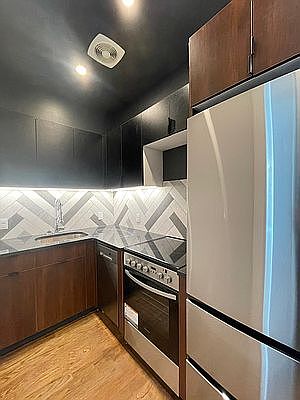 2nd image of 1352 Jefferson Ave #2A