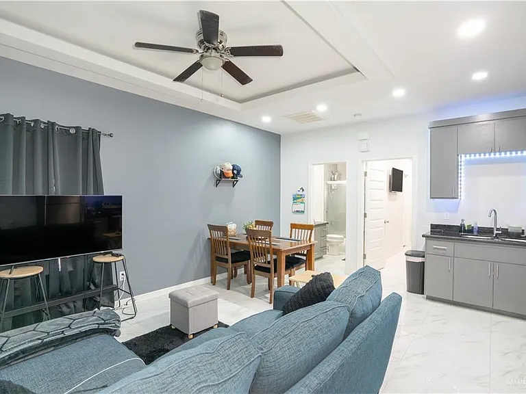 422 W Chavez St #2 — Photo 4