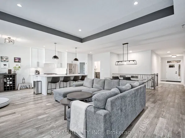 2022 Upperpoint Blvd #10, London South, ON N6K 4M9