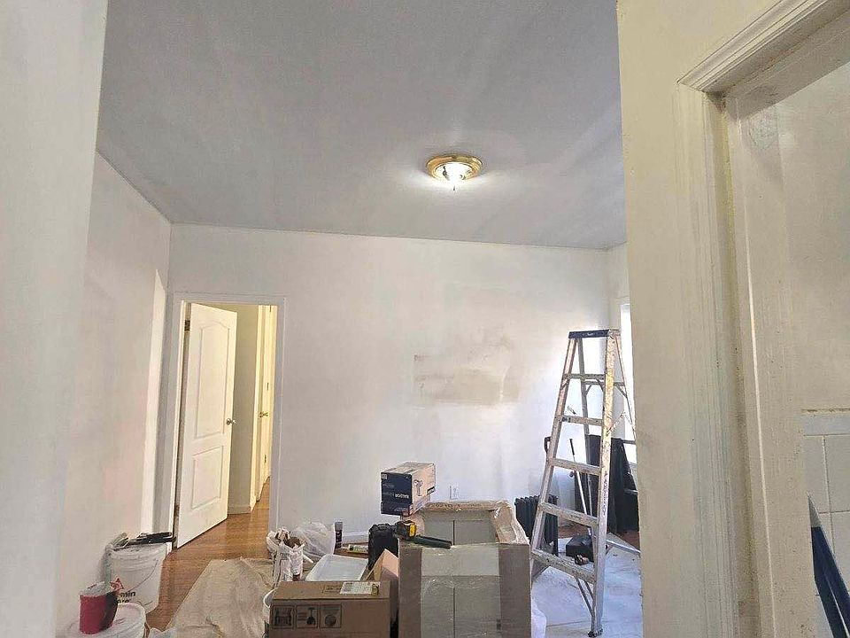 2nd image of 905 43rd St APT 2