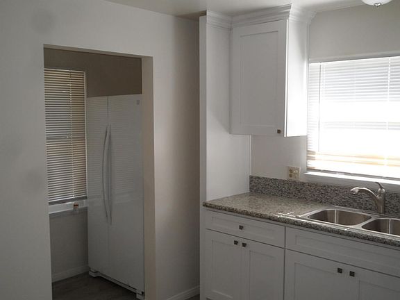 2nd image of 1224 1/2 San Andres St