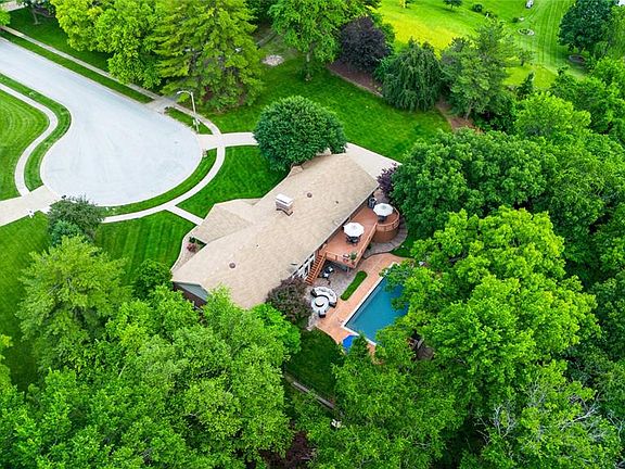 4th image of 3736 Runnymede Dr