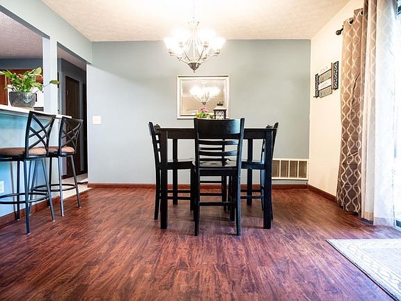5th image of 7236 Creekview Dr APT 2