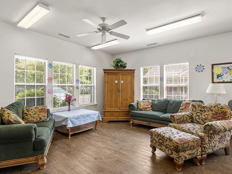 Weatherstone Park Apartments — Photo 10