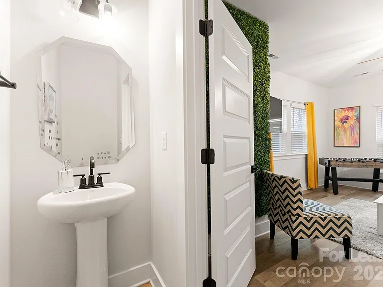 648 W End Dr — Photo 13