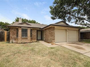 405 Valley Spring Dr, Arlington, TX 76018