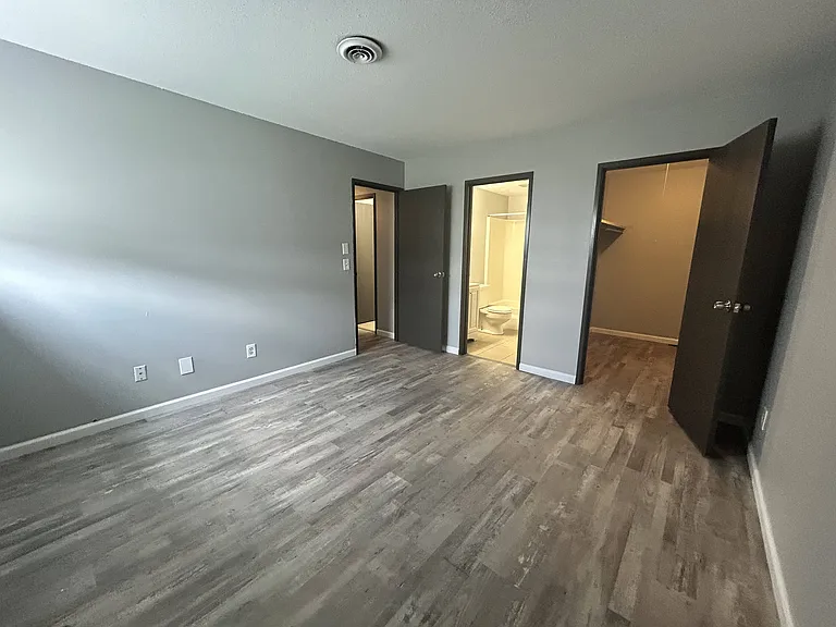 Secor Flats — Photo 55