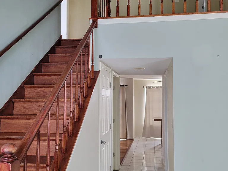 778 Stanford Ln — Photo 5