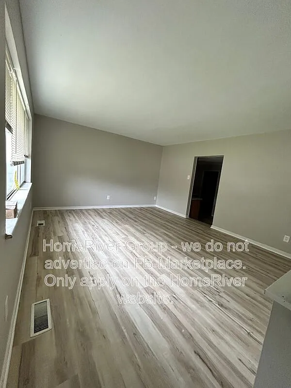 3 bed, 1.0 bath, 1000 sqft, $1,350 — Photo 3