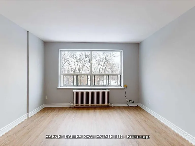 4 Greentree Ct #B3 — Photo 2