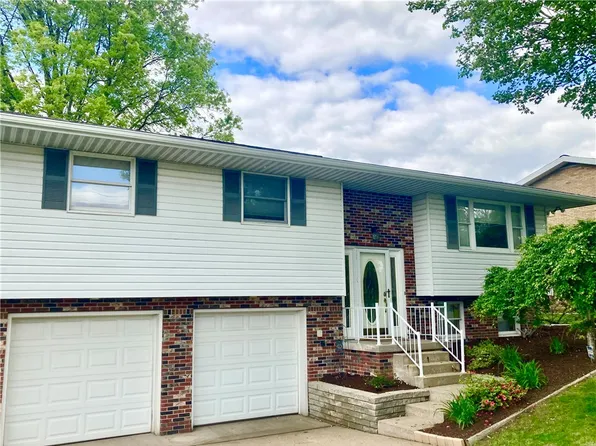 127 Watson Dr, Hopwood, PA 15445