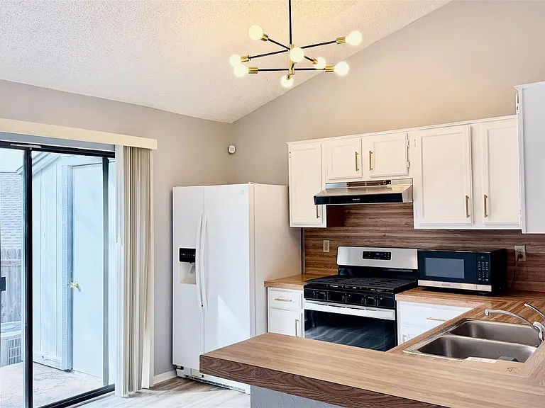 1411 Gracy Farms Ln #96 — Photo 9