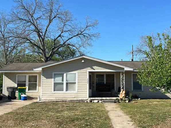2302 E Mimosa Ave, Victoria, TX 77901